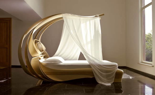 Enignum-Canopy-Bed-–-Chatsworth-1