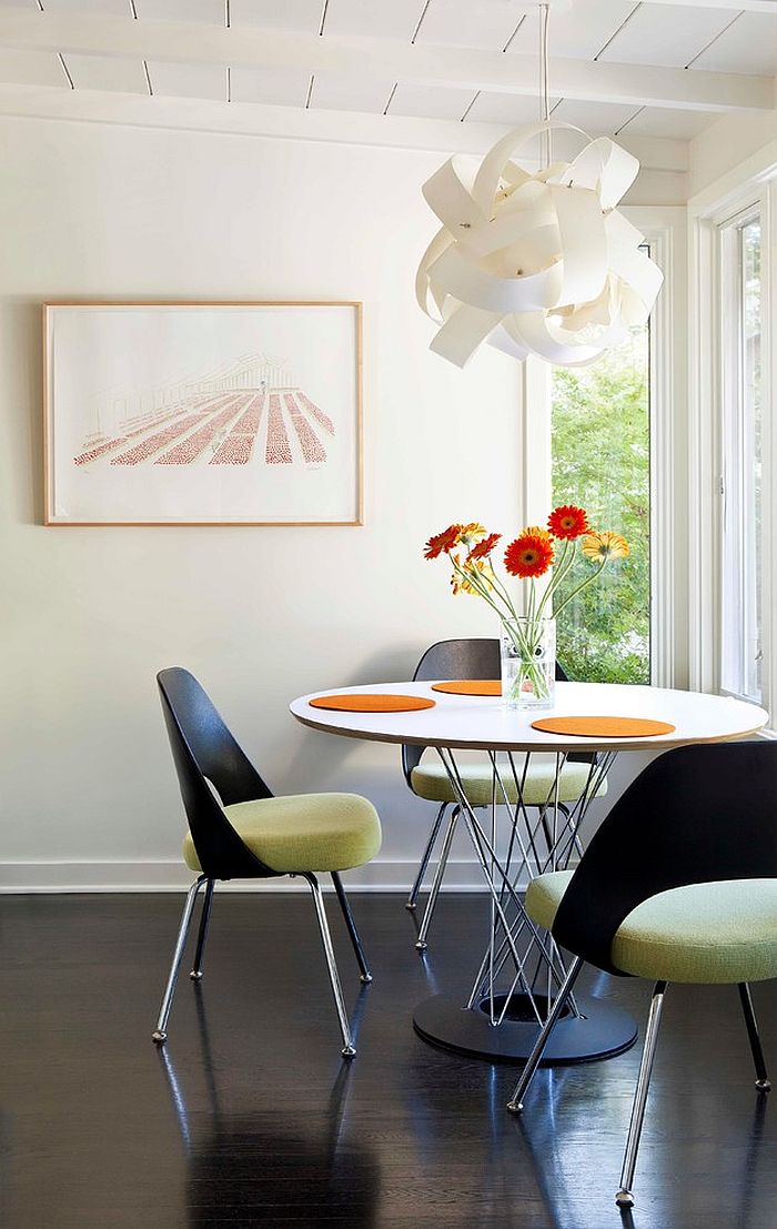 Exquisite pendant creates an instant focal point in the beuatiful dining room