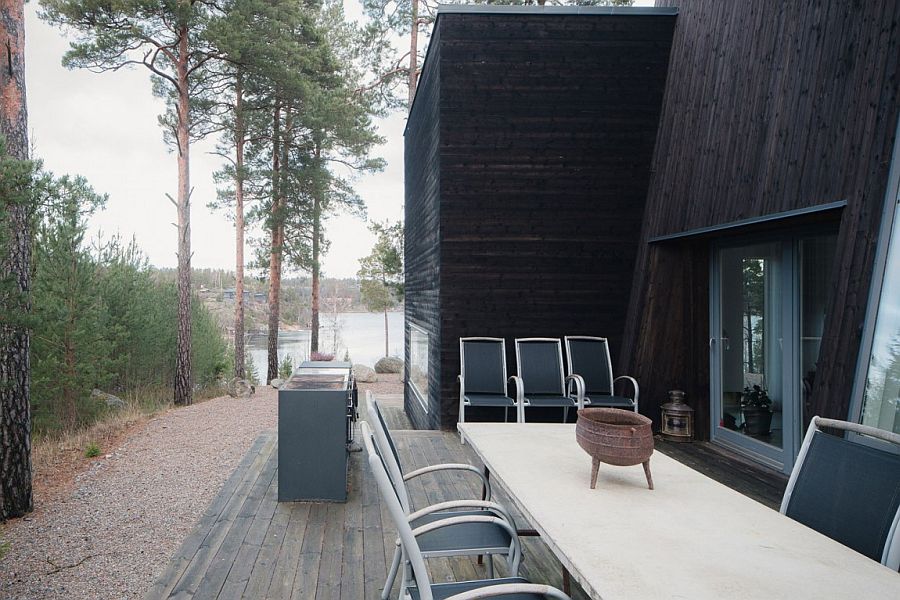 Outdoor dining and barbecue area of the stylish home in Ingaro