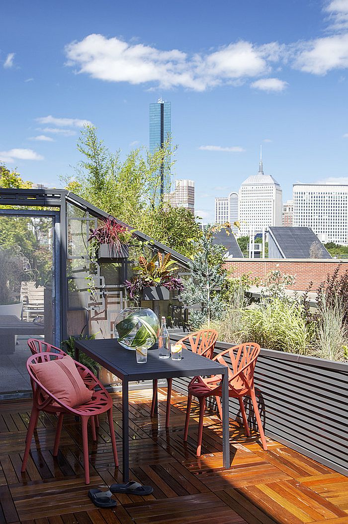 Private deck offering wonderful views of the city skyline