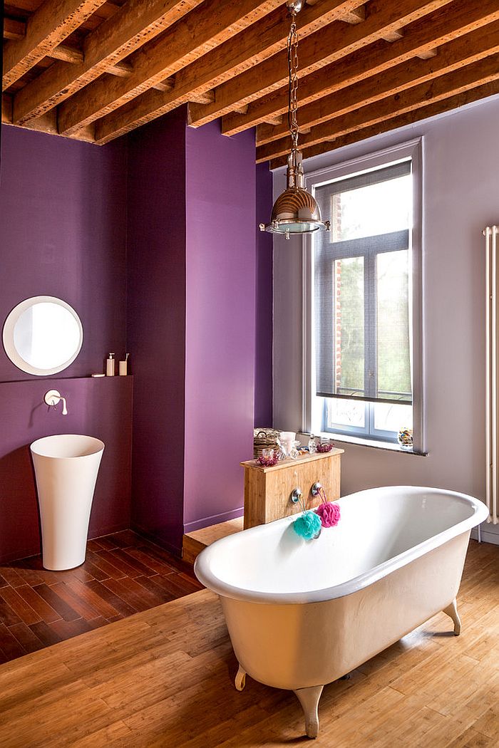 Wood adds visual warmth to the brilliant contemporary bathroom [Photography: studio vdm]
