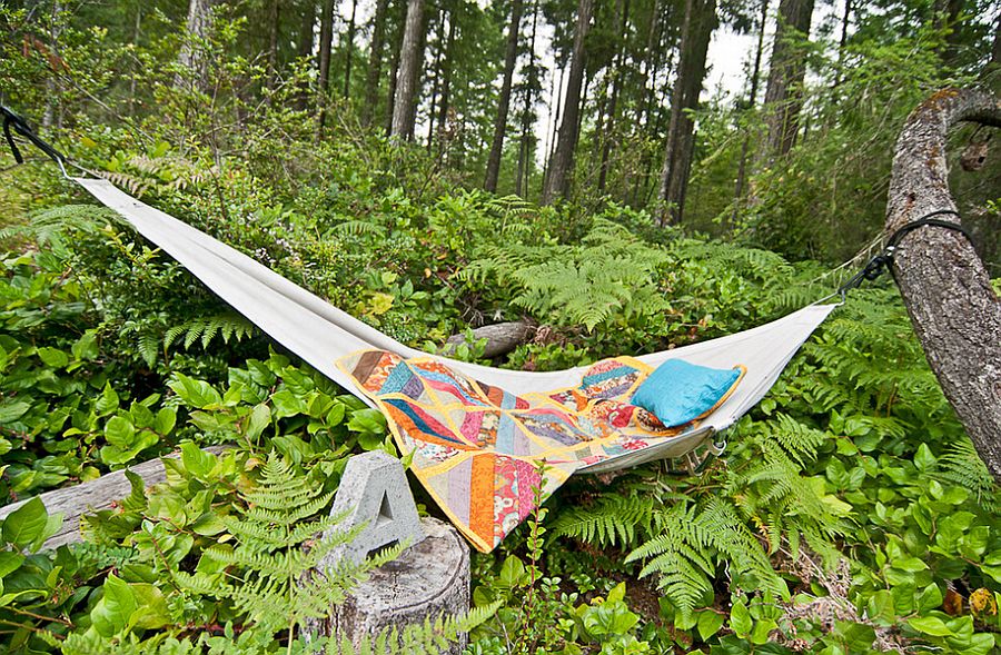 Add some color to your chic hammock hangout [From: Louise Lakier Photography]