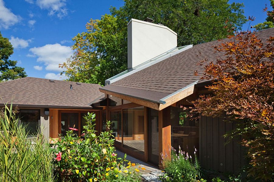 Beautiful private home with large garden space in Ontario, Canada