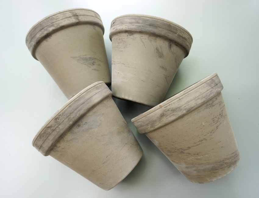 Chocolate terracotta pots