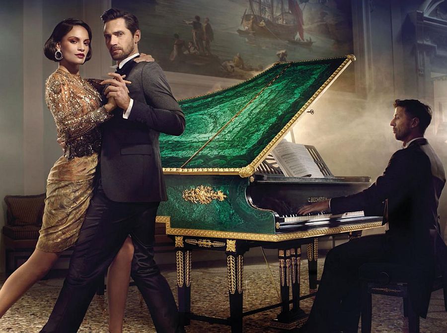 Exclusive piano covered with a layer of precious malachite is a true showstopper