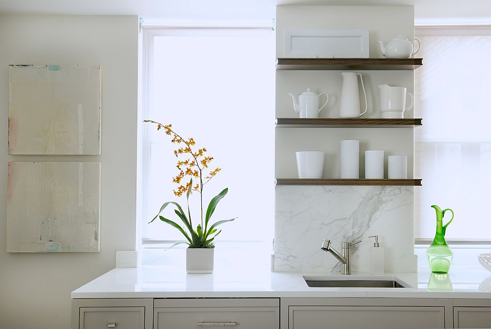 Floating shelves decorating idea in the kitchen