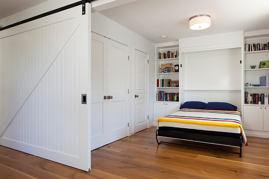 Guest room that can be easily integrated into the living area thanks to the sliding door