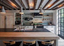 Industrial-kitchen-in-the-New-York-Townhouse-with-a-modern-appeal-217x155
