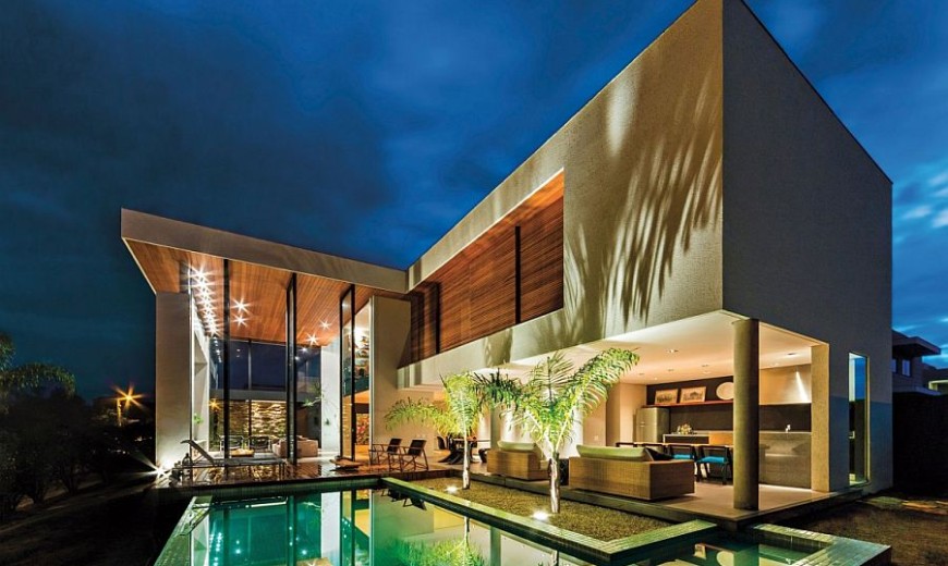Stunning Brazilian Home Steals the Show with a Sensational Courtyard