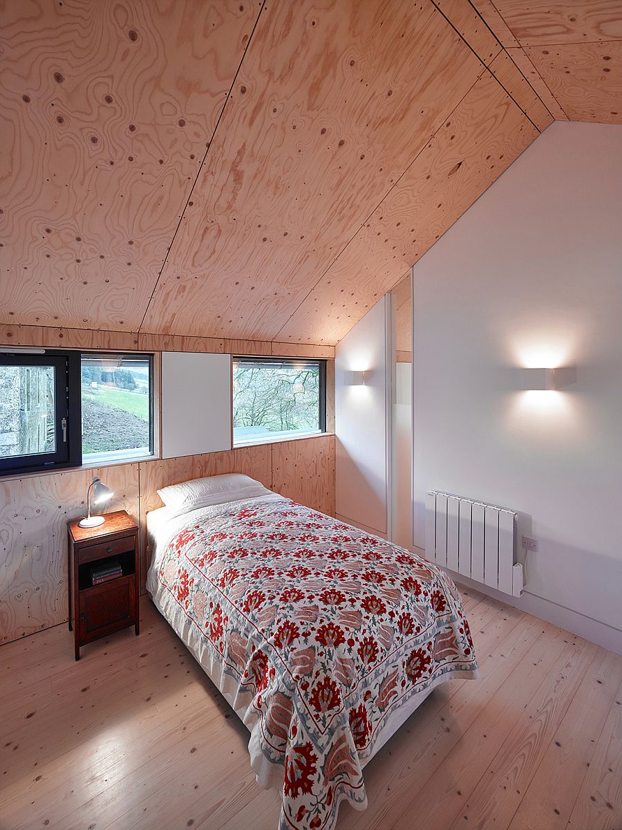 Light wooden surfaces add cozy wramth to the bedroom