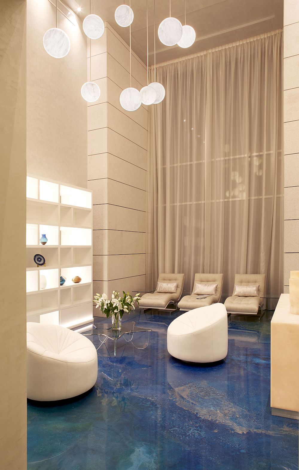 Luxurios interior of the Dubai Villa in blue and gold