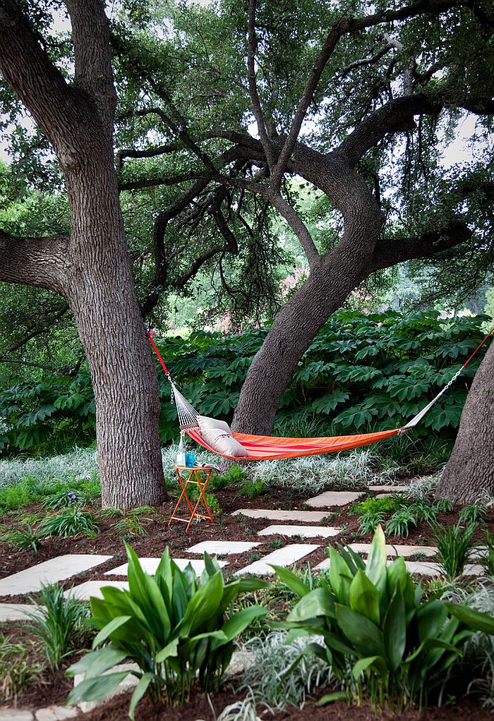 Natural greenery offers ample privacy in this Austin backyard