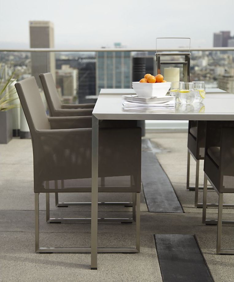 Rooftop dining area with modern style