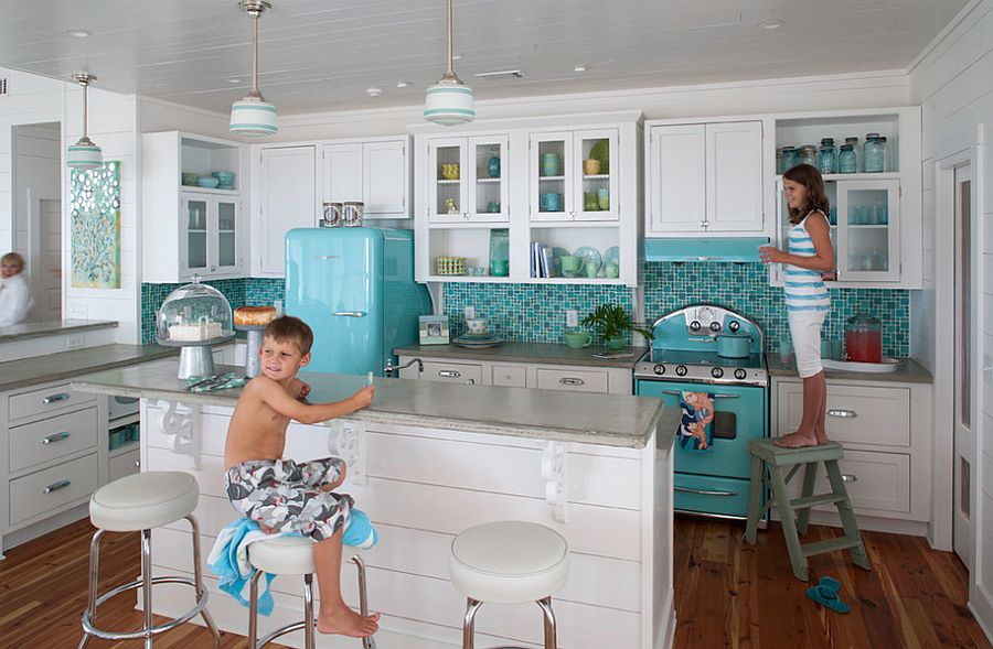 Shades of blue give the kitchen a relaxing ambiance