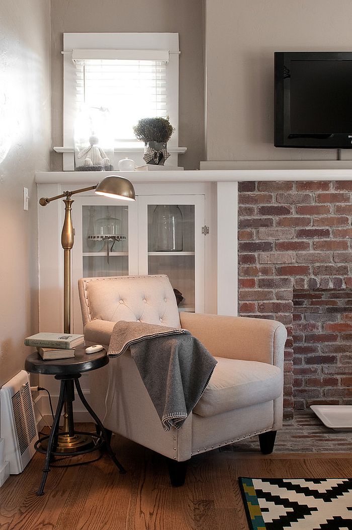 Sleek floor lamp saves up on square footage