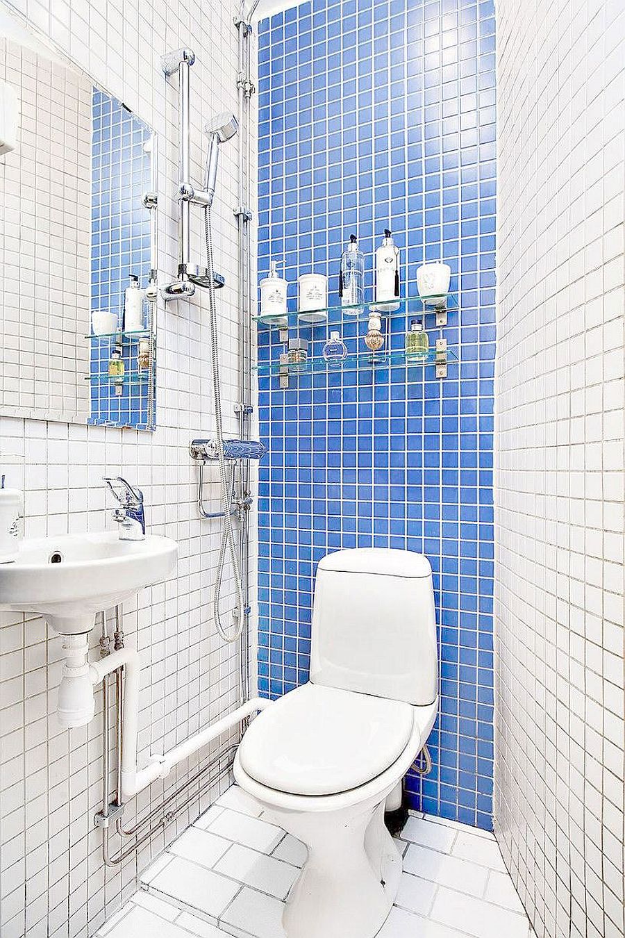 Small blue and white bathroom idea