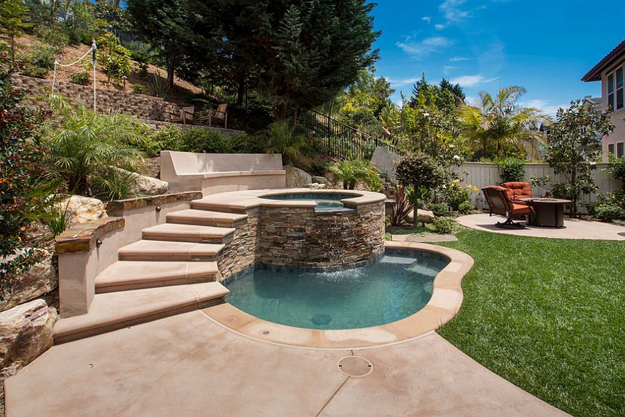 Small pool with Jacuzzi in a house's backyard.