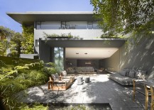 Stackable-sliding-glass-doors-connect-the-outdoors-with-the-interior-217x155