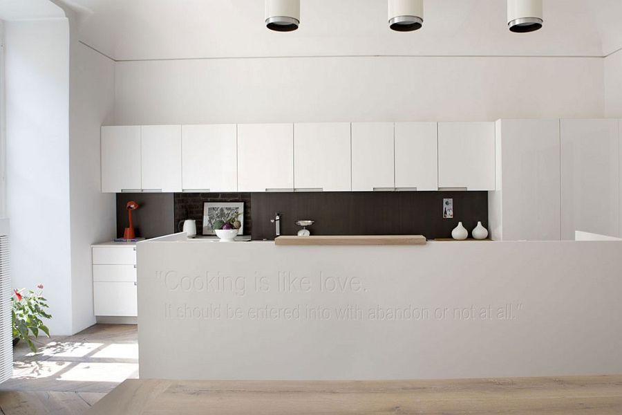 Stunning black and white kitchen makes a beuatiful statement - literally!