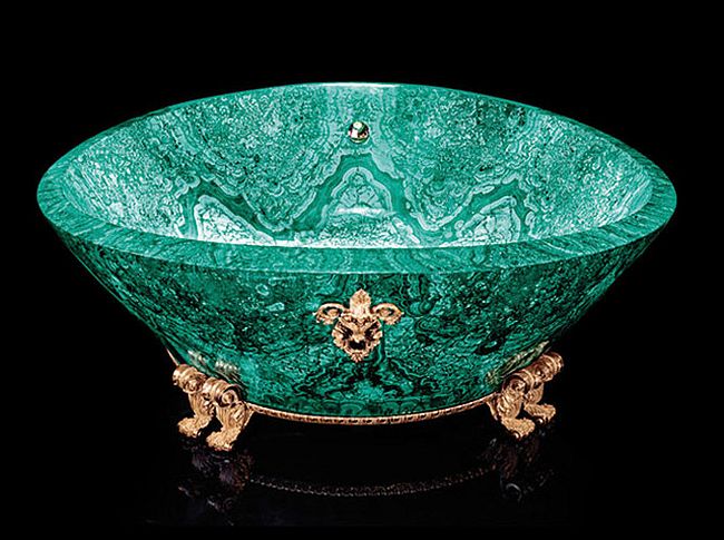 Stunning malachite bathtub for the ultimate luxury seekers