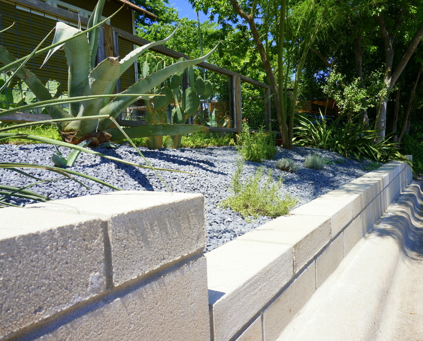 The retaining wall dips down to a lower level