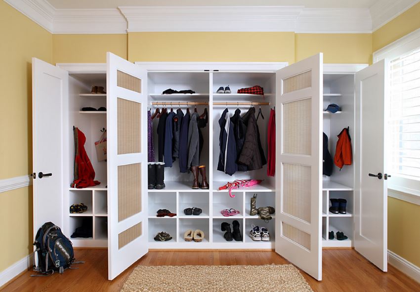 Tidy closet spaces