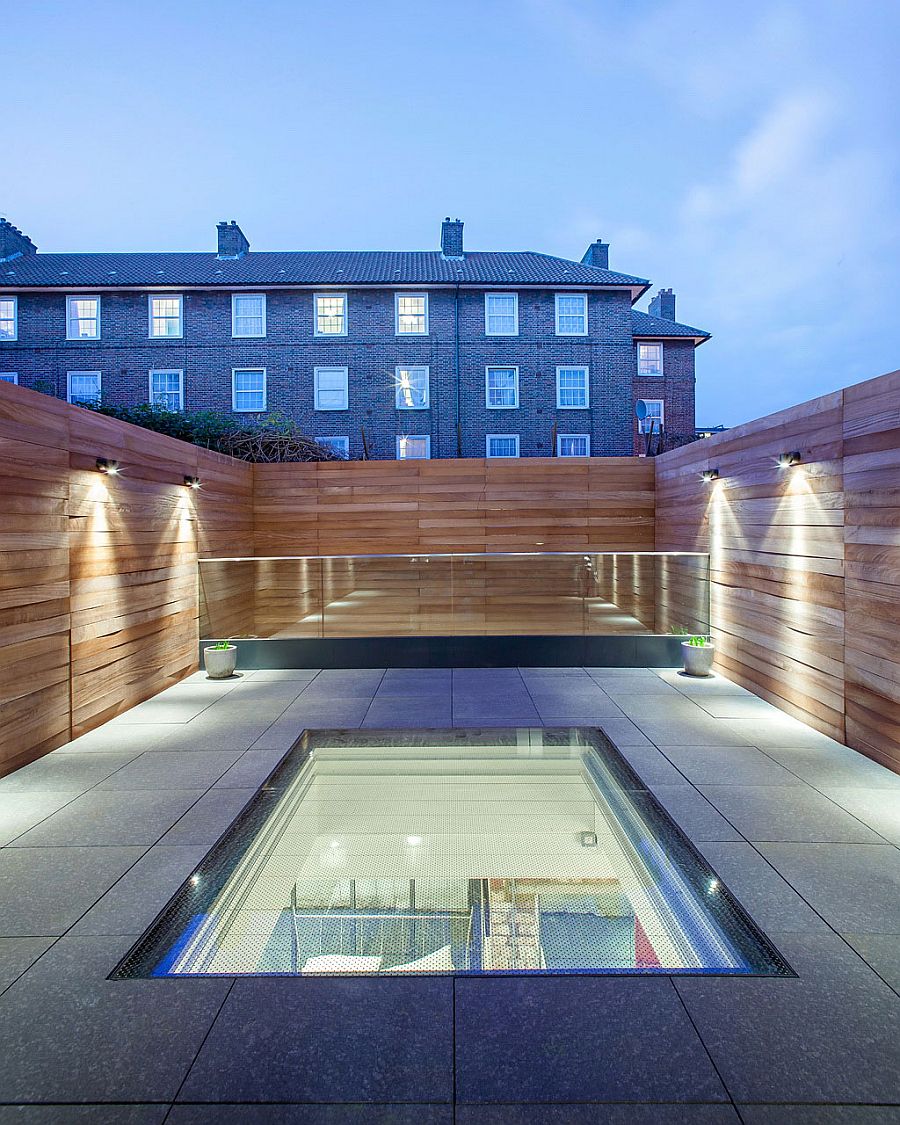 Timber screen brings privacy to the revamped couryard