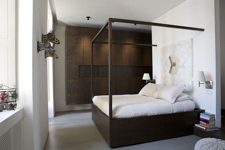 Traditional four-potser bed with a moden, minimal twist