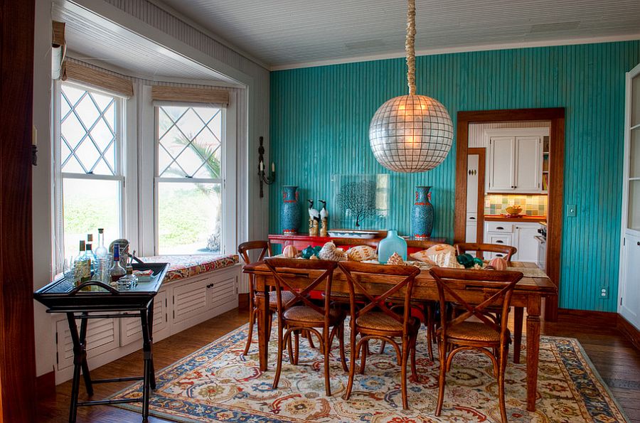 Tropical style meets cottage flavor in this lovely dining room