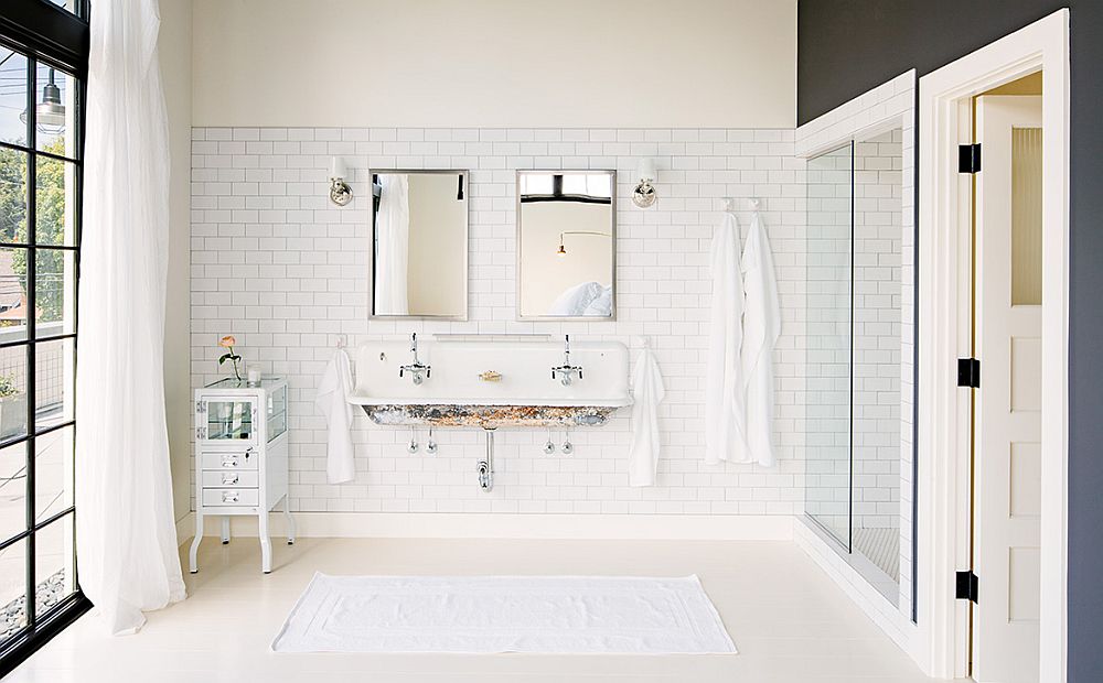 Vinatge decor and reclaimed materials shape the bathroom