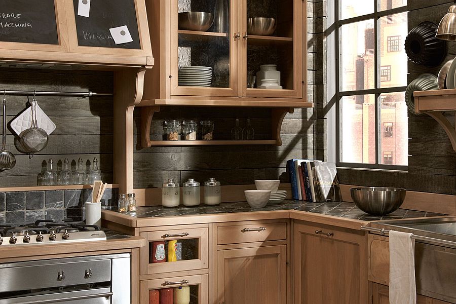 Wooden panels give the kitchen backdrop an inimitable look!