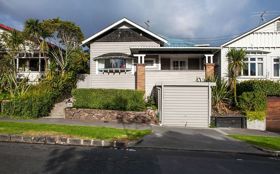 Auckland Bungalow With Modern Glass And Timber Extension