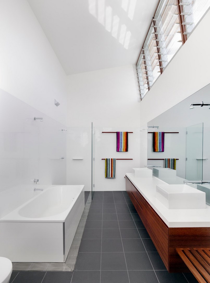 Colorful towels add interest to a contemporary bathroom