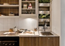 Contemporary-kitchen-with-an-ergonomic-herb-garden-217x155
