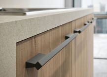 Ingenious-handle-design-brings-back-its-prominence-into-the-modern-kitchen-217x155