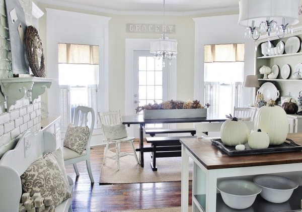 By keeping the accessories within a range of tones, this kitchen feels fresh