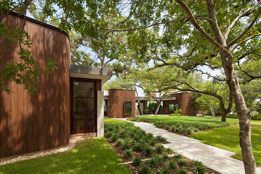 Old trees and a lovely green garden create a lovely entry