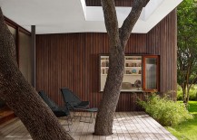 Old-trees-become-an-integral-part-of-the-structure-of-the-modern-Texas-home-217x155