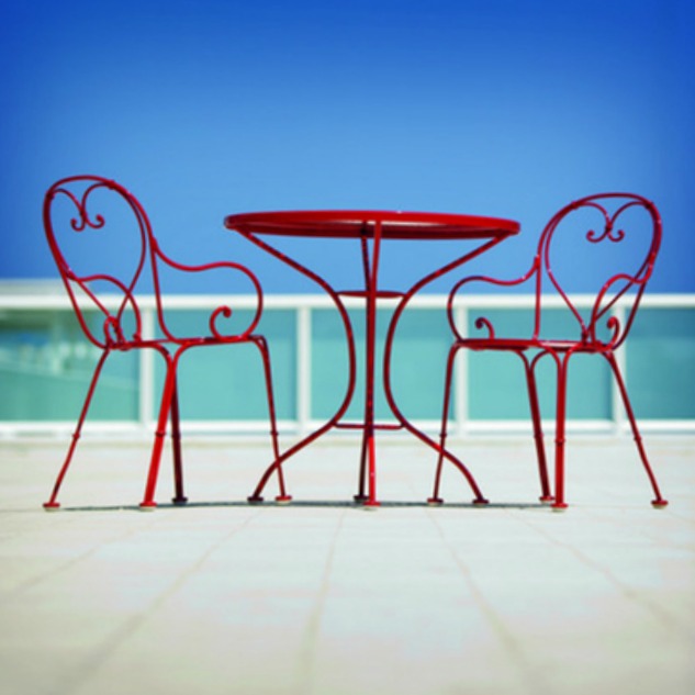 Paris-Bistro-table-and-chairs