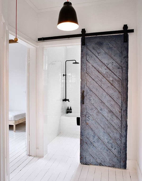 15 Sliding Barn Doors That Bring Rustic Beauty To The Bathroom Decoist 