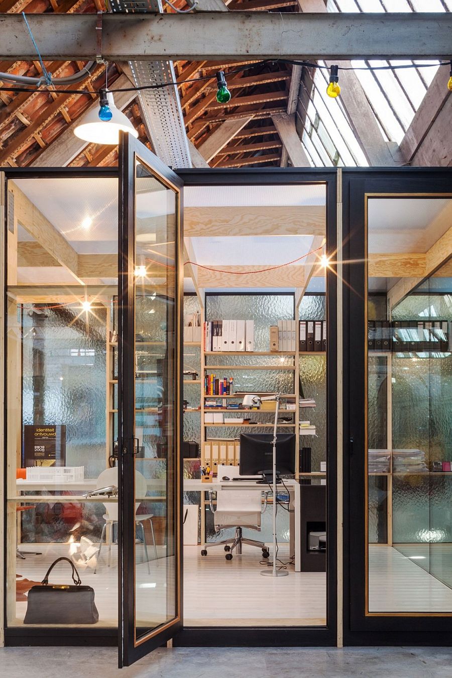 Sleek shelves and workdesks shape the ingenious office