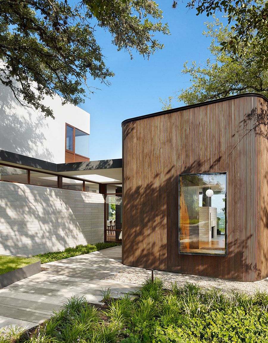 Smart design of the private Texas home offers ample privacy