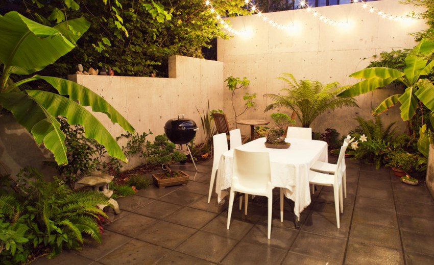 String lights over an outdoor dining space