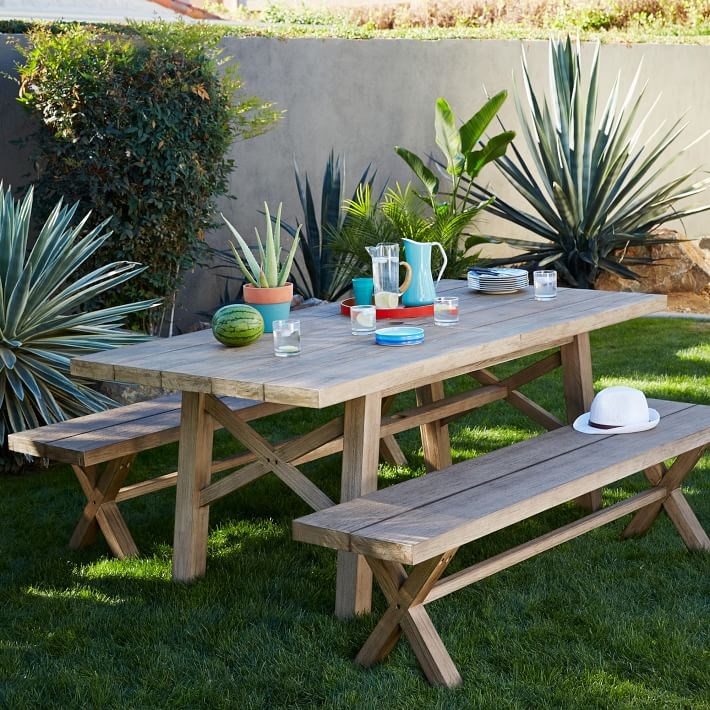 Trays make outdoor dining easy