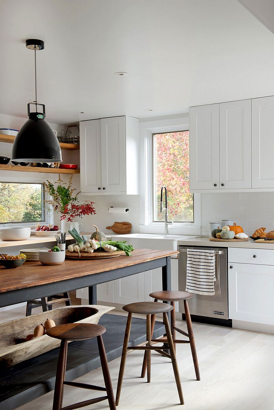 Vintage kitchen design with rustic elements and a dashing island