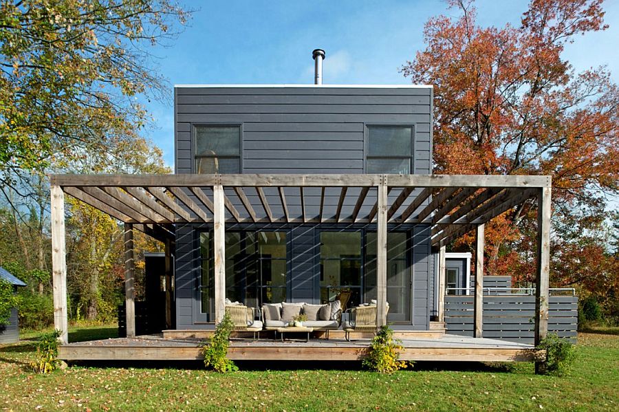 Wooden patio of the Midcentury bungalow in New York