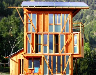 7 Large Homes With a Small Footprint
