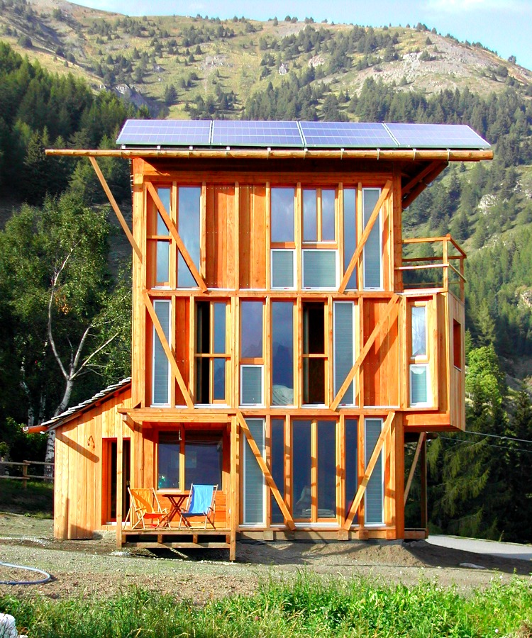 7 Large Homes  With a Small  Footprint 