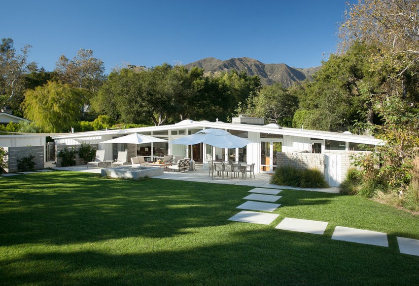 Beautiful green lawn in a backyard space