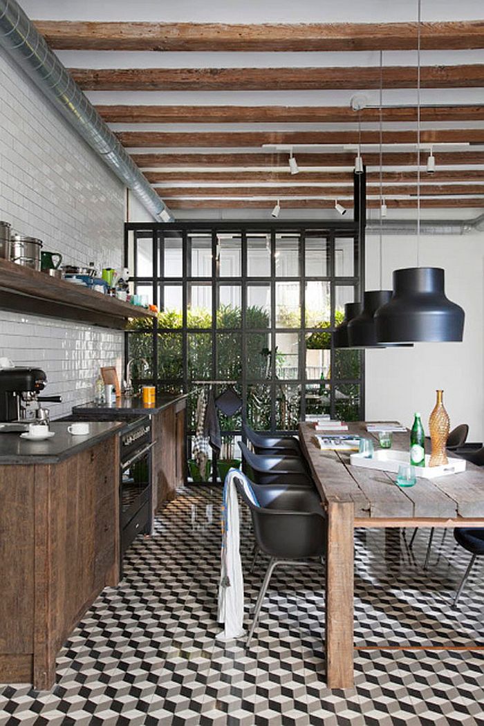 Large pendants in black for the hip industrial kitchen [Design: Egue y Seta]